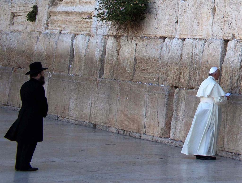 v v v v V v v Eine schöne, sinnlose Geste Die innerchristliche und innereuropäische Wirkung der Papstreise ist also ungleich größer als die Wirkung in Israel und den palästinensischen Gebieten?