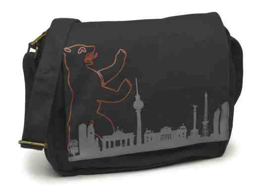 Fashion / Taschen Canvas Bag Bär / Skyline BERLIN schwarz Maße: 5 x 0 x 0 cm Material: Canvas Patch Bag BERLIN oliv breit Maße: 5 x 0 x 0 cm Material: Canvas Hauptfach mit Klettverschluss,