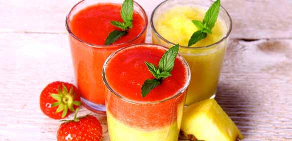 Erdbeer-Ananas-Smoothie : 1. Erdbeeren zubereiten und entstielen. Ananas in Stückchen schneiden. 2. Alle Zutaten in den Krug geben; gut verrühren. 3.