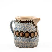 1 Vase unter dem Stand bez. Festersen. H.: 21 bzw. 13 cm. (7964) 100 255 14 Teile Restgeschirr, Henriot, Quimper Fayence, polychrom bemalt.