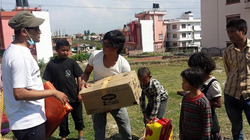 KINDERHEIME BESUCHT UND SACHEN VERTEILT Nuwakot / Langtang : Ein Team aus 4 Leute sind mit Zelte und möglich Rucksackvoll Nahrungsmittel in Nuwakot / Helambu Gebiet gegangen und dort haben die Sachen