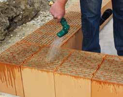 Bei Bedarf zuschneiden Wasseraktivierbare Mörtelplatten revolutionieren den Mauerwerksbau
