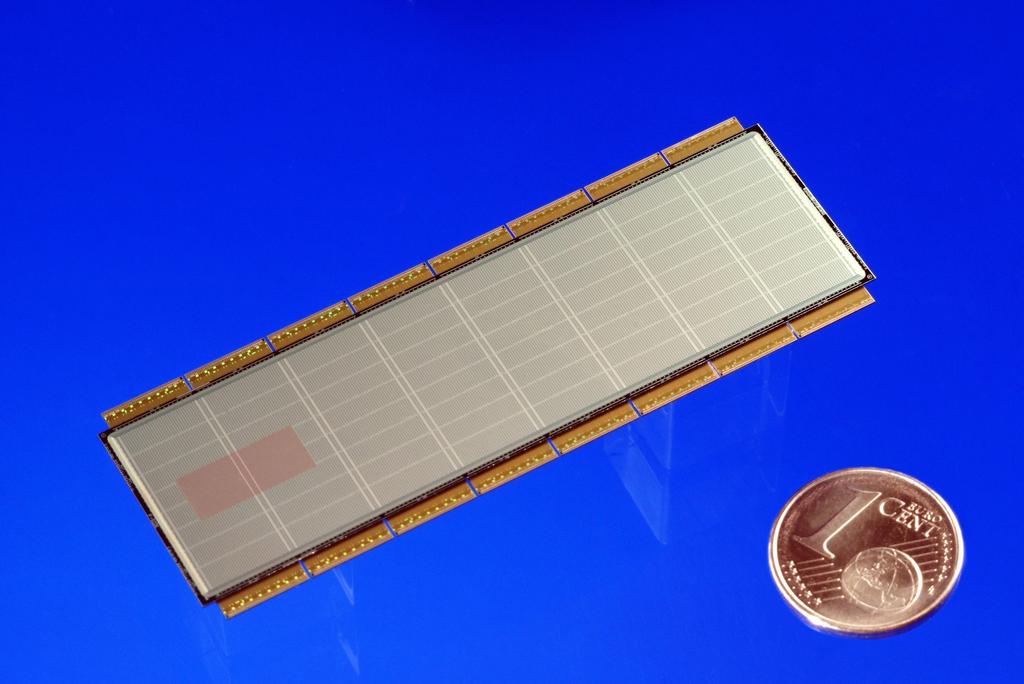 Halbleiterzähler Pixeldetektoren Problem: Verbindung Pixel mit Elektronik Sensor und Elektronik auf zwei getrennten Chips durch leitendes Kügelchen