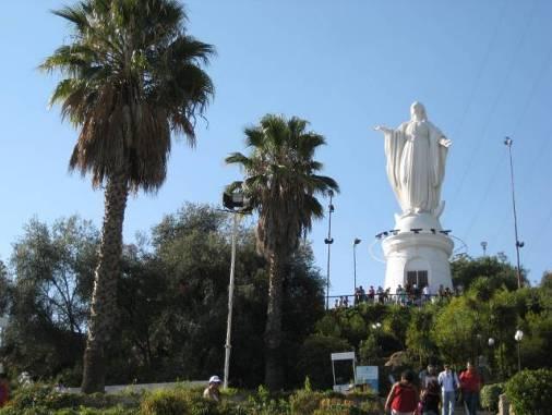 Reiseverlauf: Tag 1 Santiago de Chile Ankunft Im Flughafen von Santiago de Chile werden Sie empfangen und in Ihr Hotel gebracht. Santiago ist Teil der Región Metropolitana, in der über 11 Mio.