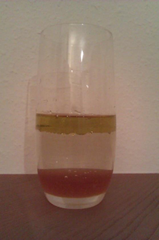 Forscherauftrag Nr. 5 Mischen verboten! Du brauchst: 1 durchsichtiges Glas Wasser Öl Sirup Das tust du: 1. Fülle den Sirup in das Glas. 2.