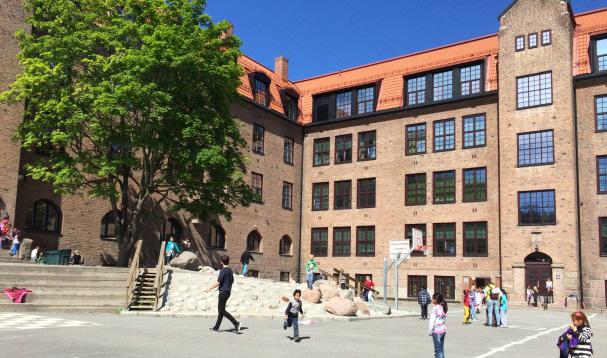 Brandengen Schule, Drammen, DK Nutzfläche 7079 m² Baujahr 1914 (historisches Gebäude) Schüler 370 2-schal. Ziegelm.