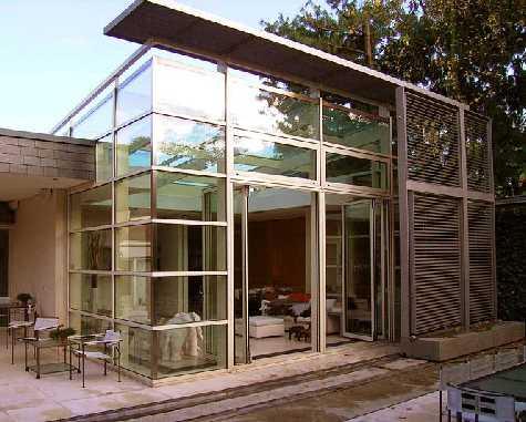 Im Vergleich zu konventionellen Wintergarten-Baukastensystemen bieten geschweißte Aluminium- Glasdachkonstruktionen viele Vorteile: Ästhetik