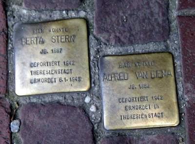 Stern, Berta Geb. 18.10.1867, am 21.7.1942 nach Theresienstadt, + 6.1.1943. (Jude) Marktstr. 26 (früher: Borbecker Str. 135) Stolperstein am 24.1.2006 verlegt.