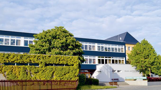 Gesellschaft, Bildung & Soziales 33 Kinder und Jugend Schulen Nach dem Kindergarten können die Kinder die Grundschule in Schwarzenbach a.wald besuchen.