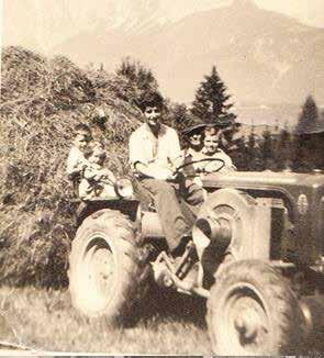 Gemeindechronik Dorfchronist Hermann Geisler berichtet Vor 60 Jahren wurde am Kolsassberg der erste Traktor gekauft.