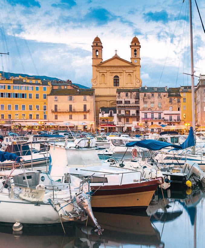 An der Nordspitze Korsikas lockt die schmucke Altstadt von Bastia ( S.