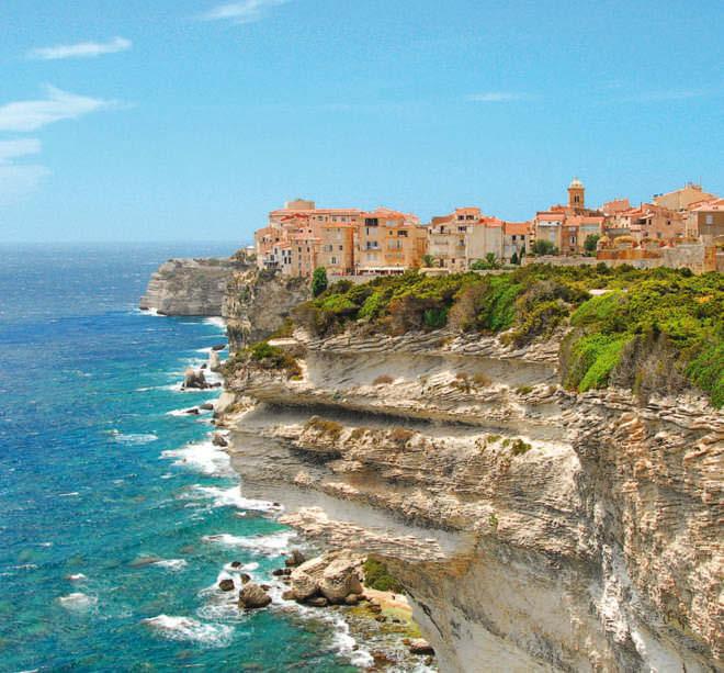 TopTen MERIAN zeigt Ihnen die Höhepunkte der Insel: Das sollten Sie sich bei Ihrem Besuch auf Korsika nicht entgehen lassen.