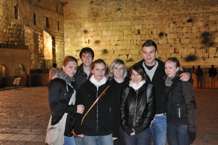 6 Klagemauer Innerhalb des jüdischen Viertels befindet sich das bedeutendste Heiligtum der Juden, die Klagemauer (Western Wall).