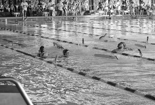 11/2011 Nach anfänglichen Schwierigkeiten in der Hindernisstaffel fanden die angehenden Rettungsschwimmerinnen immer besser in den Wettkampf und steigerten die Meisten ihrer persönlichen Bestzeiten.