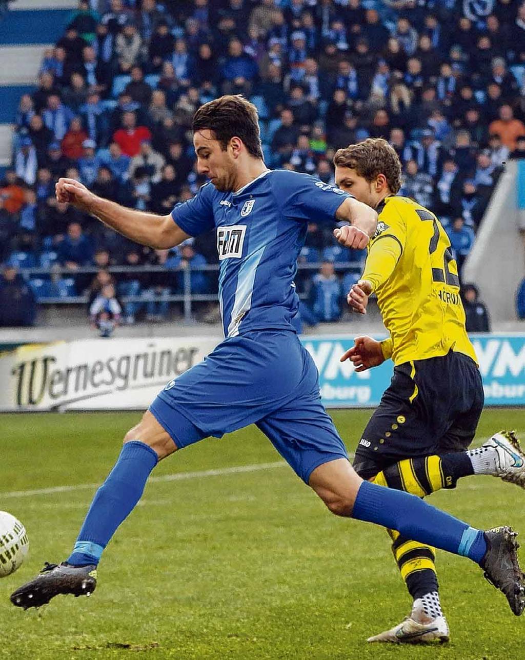 Foto: dpa Fußball aktuell TALENT: Hansa Rostock hat Abwehrtalent Florian Esdorf mit einem Profivertrag ausgestattet.