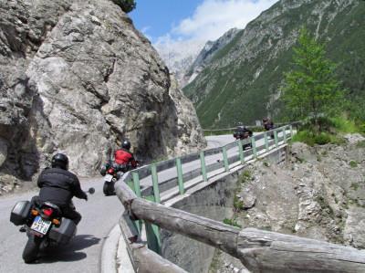 53 km Gebirgspass in den Tiroler Alpen Kühtai (2017m) 63 km Wintersportort in den Stubaier Alpen Silvretta Hochalpenstraße (2036m) ca.