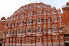 (F/M) Ihr Hotel: Trident, Deluxe Garden View Room 4. Tag: Agra Jaipur, und ein Besuch in der Geisterstadt(ca. 6 Std Fahrzeit, ca. 265 Kilometer) Auf dem Weg nach Jaipur besuchen Sie Fatehpur Sikri.