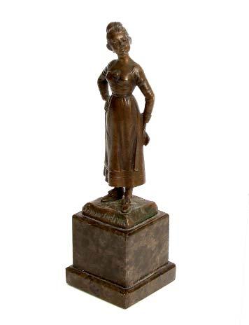 Auf dem Sockel Gießerstempel R. Bellaire, Berlin, Friedrichstr. H.: 43 cm. (3513) 300 915 Venus Bronze, patiniert.