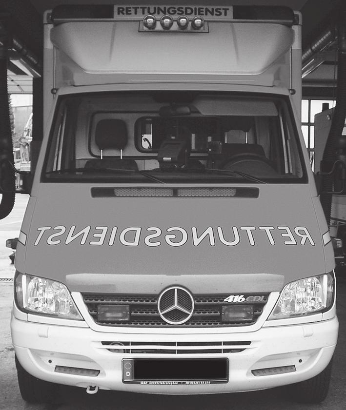 Aufgabe: Ein Rettungswagen ist ein Krankenkraftwagen, der für den Transport, die erweiterte Behandlung und Überwachung von Patienten konstruiert und ausgerüstet ist.