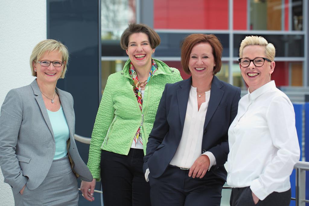 Netzwerke Managerinnen aus OWL (v.l.): Andrea Brakemann, Susanne Fabry, Nicole Kreie, Jutta Geisler Managerinnen OWL Führung. Karriere.