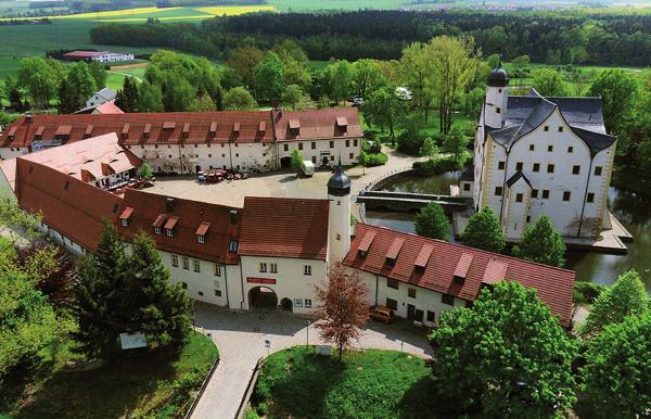 Idyllisch am südlichen Stadtrand von Chemnitz gelegen, verzaubert das Schlosshotel Klaffenbach seine