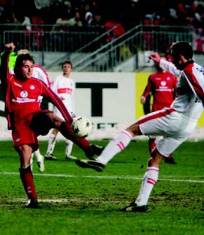 Der VfB dominierte die Anfangsminuten, doch der FCK hatte die besseren Tormöglichkeiten.