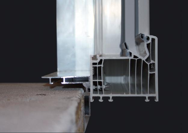 außen möglich, auch verglast Befestigung mit Ankern wie bisher von der Raumseite Fenster können raumseitig komplett gegen Schäden geschützt werden die AMZ dient als Putzschiene und kann tapeziert