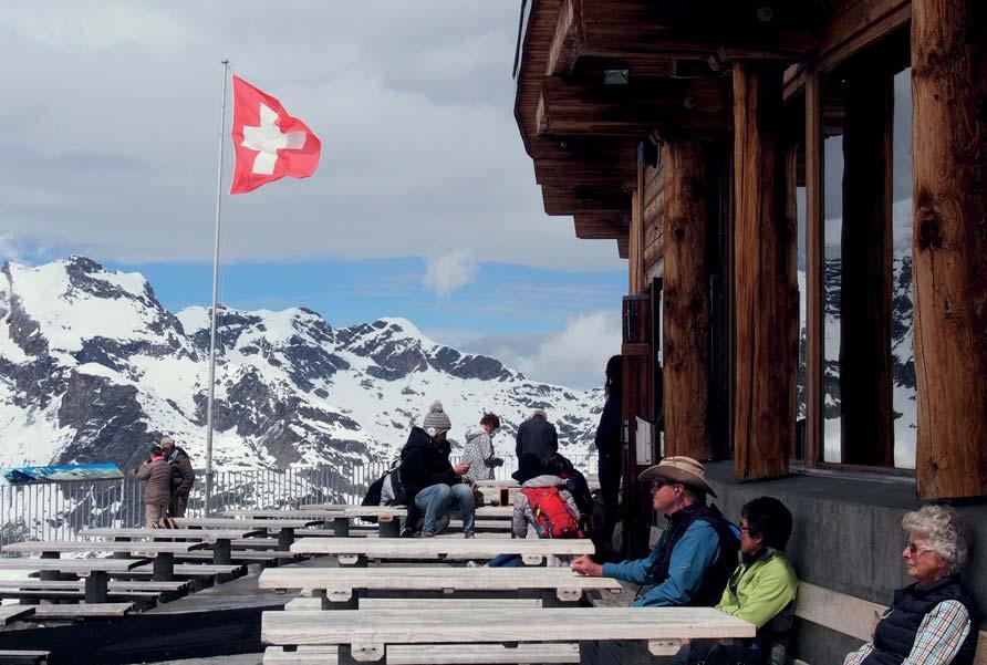 AUF TOUR In St. Moritz sollte man einige Tage verweilen und Ausflüge mit der Seilbahn unternehmen - z. B.
