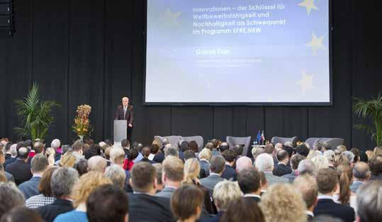 Aus der Region Fördermittel für Unternehmen EFRE NRW/Foto: Udo Geisler Vor mehr als 500 Teilnehmern der Auftaktveranstaltung gab NRW-Wirtschaftsminister Garrelt Duin den Startschuss für EFRE.