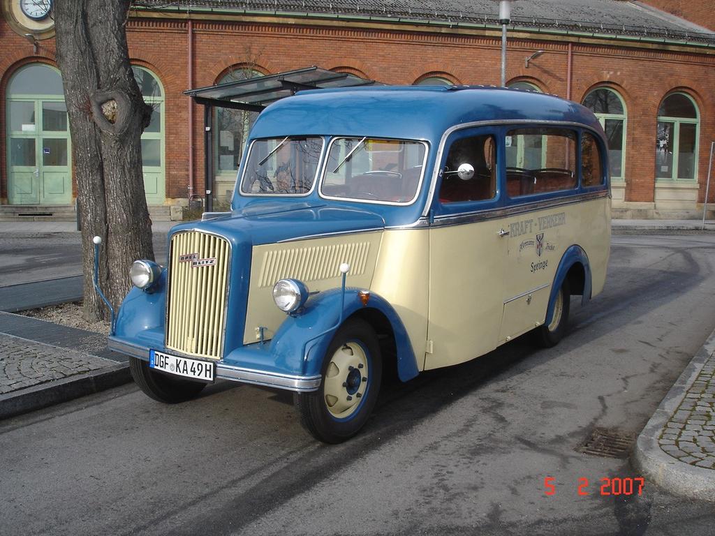 Opel Blitz 1,5C Baujahr: 1949 Nummer: 0512 Hersteller: Adam Opel AG Typ: Blitz 1,5 C Aufbau: Motor: Benzin 6