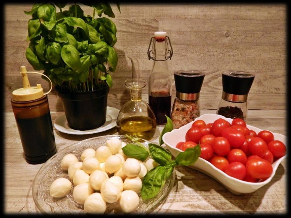 Tomaten-Mozzarella-Salat Zubereitungszeit: ca.