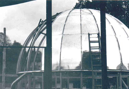Die wirklich einmalige und interessante Kuppelkonstruktion zeigt diese Bauphase der Sternwarte.