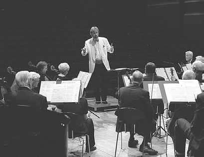 Die Vereine melden SSF ORTSVERBAND HARRISLEE Strauss til øret og sekt til ganen Koncert. Lauseniana Orkestret og Max Kielgast har været 28 gange til nytårskoncert i Harreslev.