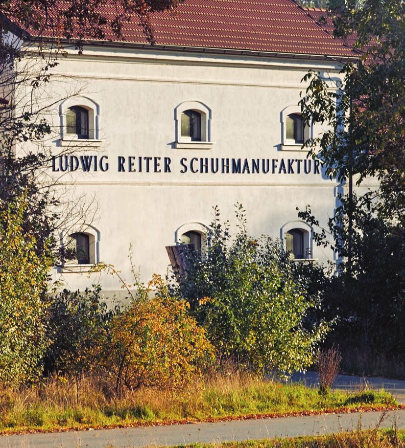 2008 LANDLEBEN Der ehemalige Gutshof Süßenbrunn mit historischem Kern aus der Renaissance hat durch die Revitalisierung der Schuhmanufaktur Ludwig Reiter eine