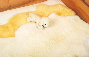 Kuschelfelle Lammfelle geben ein Gefühl von Geborgenheit und Wärme. Man kann das Fell problemlos überall mitnehmen, so fühlt sich Ihr Baby auch in fremder Umgebung wie zu Hause.