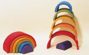 Spielsachen aus Holz Regenbogen mit vielerlei Spielmöglich keiten.