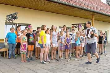 - Im Trainingslager der Musikschule Fröhlich aus Löbejün! Manche Talente wurden so schon entdeckt. Extra zu diesem Abend waren auch bereits einige Eltern angereist.