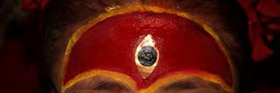 Man bringt das Dritte Auge auch mit den Fähigkeiten in Verbindung, Chakras und Auras wahrneh men