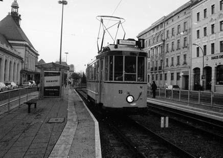 Ein Muß ist eine Fahrt mit der Straßenbahn, meterspurig und zwei Linien, hat sie sich tapfer gegen die Gummikonkurenz verteidigt. Von hier geht es weiter mit dem Zug nach Zittau.