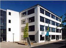 Die Vorbereitungen für den Umzug laufen auf Hochtouren, alle fiebern den neuen Büroräumen etamax space hat neuen Firmensitz Die etamax space GmbH hat zum 1.