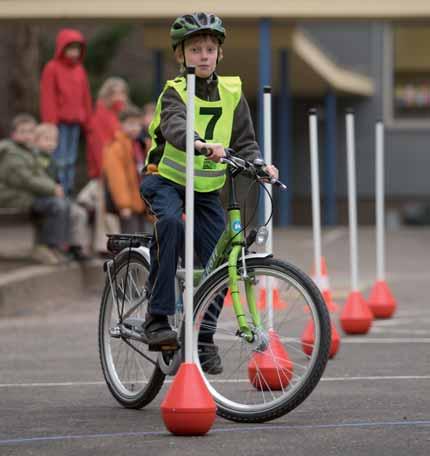 2 www.verkehrswacht-medien-service.de Velofit Grundlagen für die Radfahrausbildung, Klasse 1 3 3 Bewegungssicherheit ist keine Selbstverständlichkeit mehr!