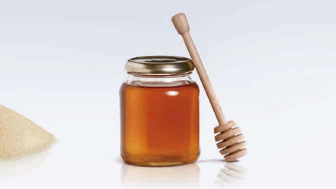 Honig ist das älteste Süßungsmittel in unserer Ernährung. Er entsteht durch die Sammlung, Speicherung und enzymatische Veränderung von Pflanzennektar durch Honigbienen. Ist Honig gesünder als ZuCKer?