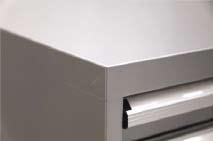 Schubladenschränke und Werkbänke Caissons et établis Produkteigenschaften Alle Schubladen sind mit Vollauszug ausgestattet.