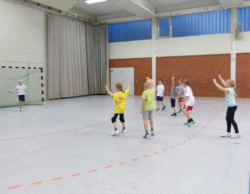 Handball Früher Start der Handballer Nachdem die Sommerferien in Niedersachsen Anfang August zu Ende waren, hattendie Handballer wenig Zeit, um sich auf den Saisonstart vorzubereiten. Bereits am 23.