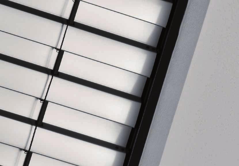 Eleganz am Fenster mit Raffstoren Fassaden mit Raffstoren gestalten Steinau-Raffstoren reflektieren Sonnenstrahlen oder lassen Licht und Sonne in den Raum, so wie Sie es wünschen.