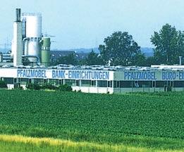 Darüber hinaus bescheinigt die Staatliche Materialprüfungsanstalt in Darmstadt immer wieder, dass Rhenofol nach mehrjähriger Freibewitterung Produkteigenschaften aufweist, die über den Anforderungen