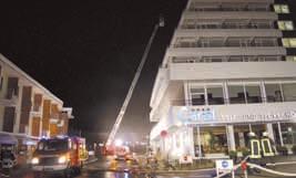 22 Grömitz. Am Carat Hotel fand die Jahresabschlussübung der Freiwilligen Feuerwehr Grömitz statt. Angenommen wurden zwei Brände. In der 4.