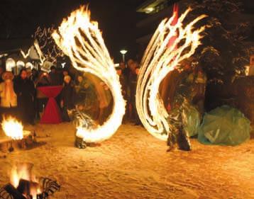 Die Veranstaltung Feuer und Flamme startet täglich ab 12 Uhr neben der Seebrücke in Scharbeutz. Bei Livemusik und Feuershows wird täglich bis zum Abend und an Silvester bis spät in die Nacht gefeiert.