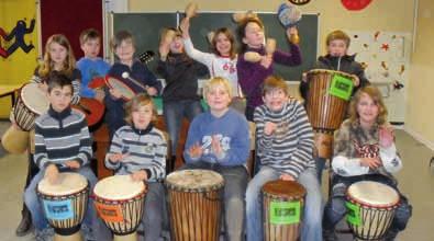Nun kann mit den neuen Instrumenten auch weiterhin in der OGS Musik gemacht werden. Trommeln fördert Toleranz: Aus Fördermitteln erhielten die Schüler neue Percussioninstrumente.