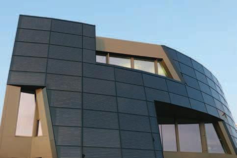 Vogelfreundliches Bauen mit Glas und Licht 31 Solarfassaden Solarfassaden liegen im Trend und weitere Entwicklungen wie beispielsweise der Einbau von Solarmodulen als Balkonbrüstungen sind abzusehen.